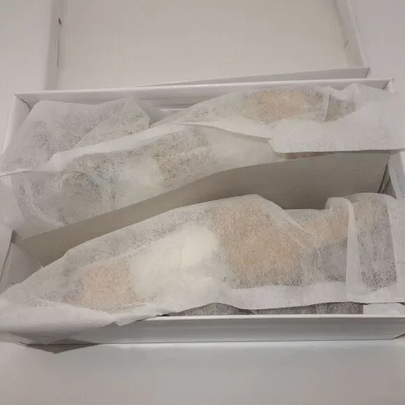 New in Box Comfort Corner Tan Biege Sandals Low Heel Women's 9 Wide - Picture 2 of 9